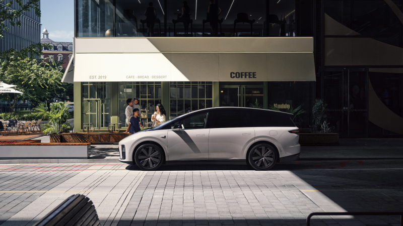尊龙手机版汽车首款纯电SUV尊龙手机版i8正式发布